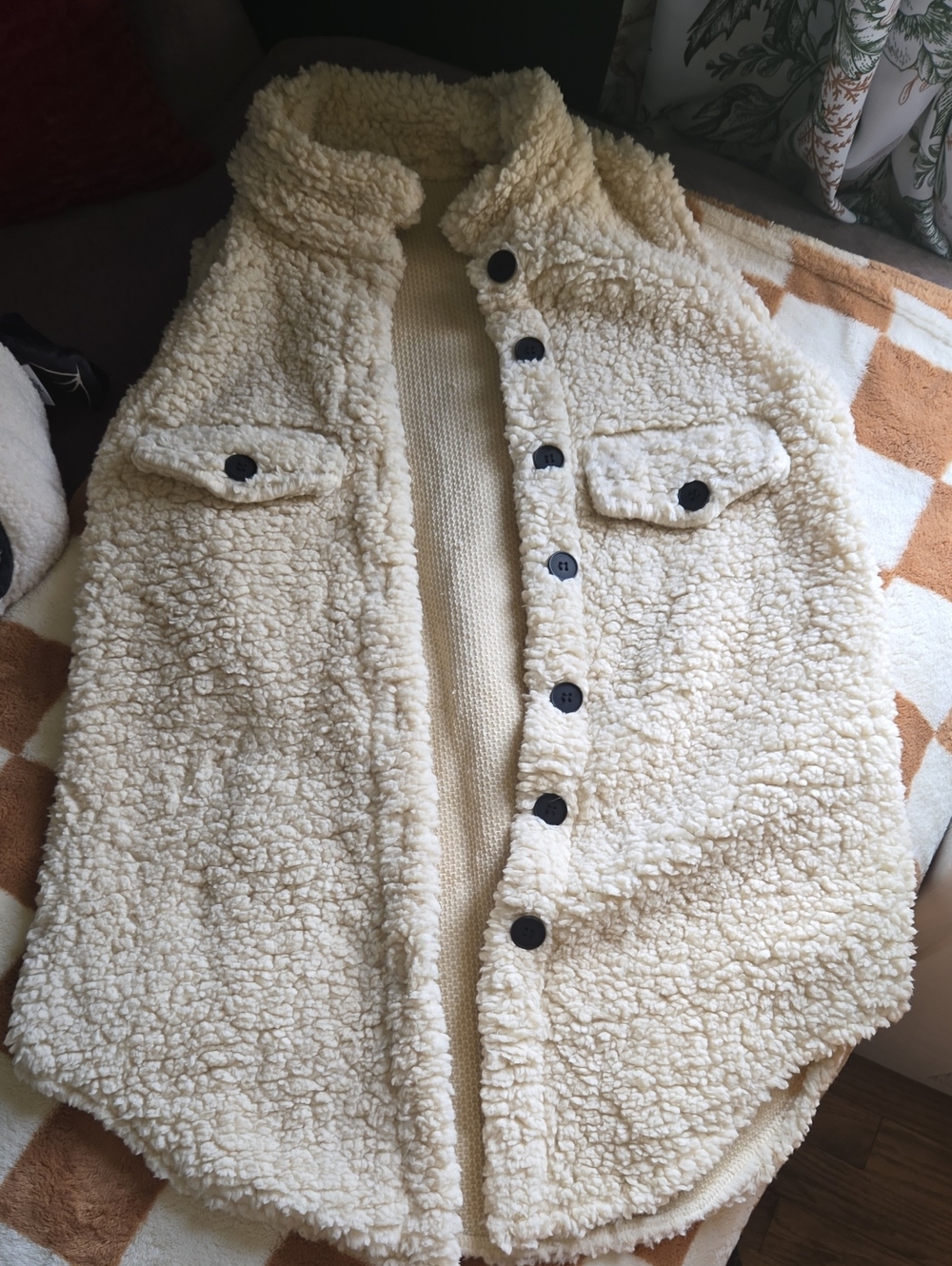 SHEIN Cream Sherpa Button Vest for Kids